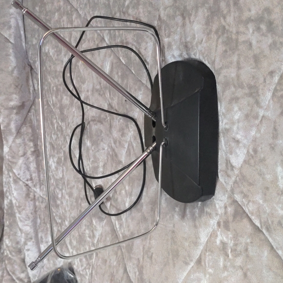 Onn. Indoor Easy Adjustable HDTV Antenna - Picture 2 of 5